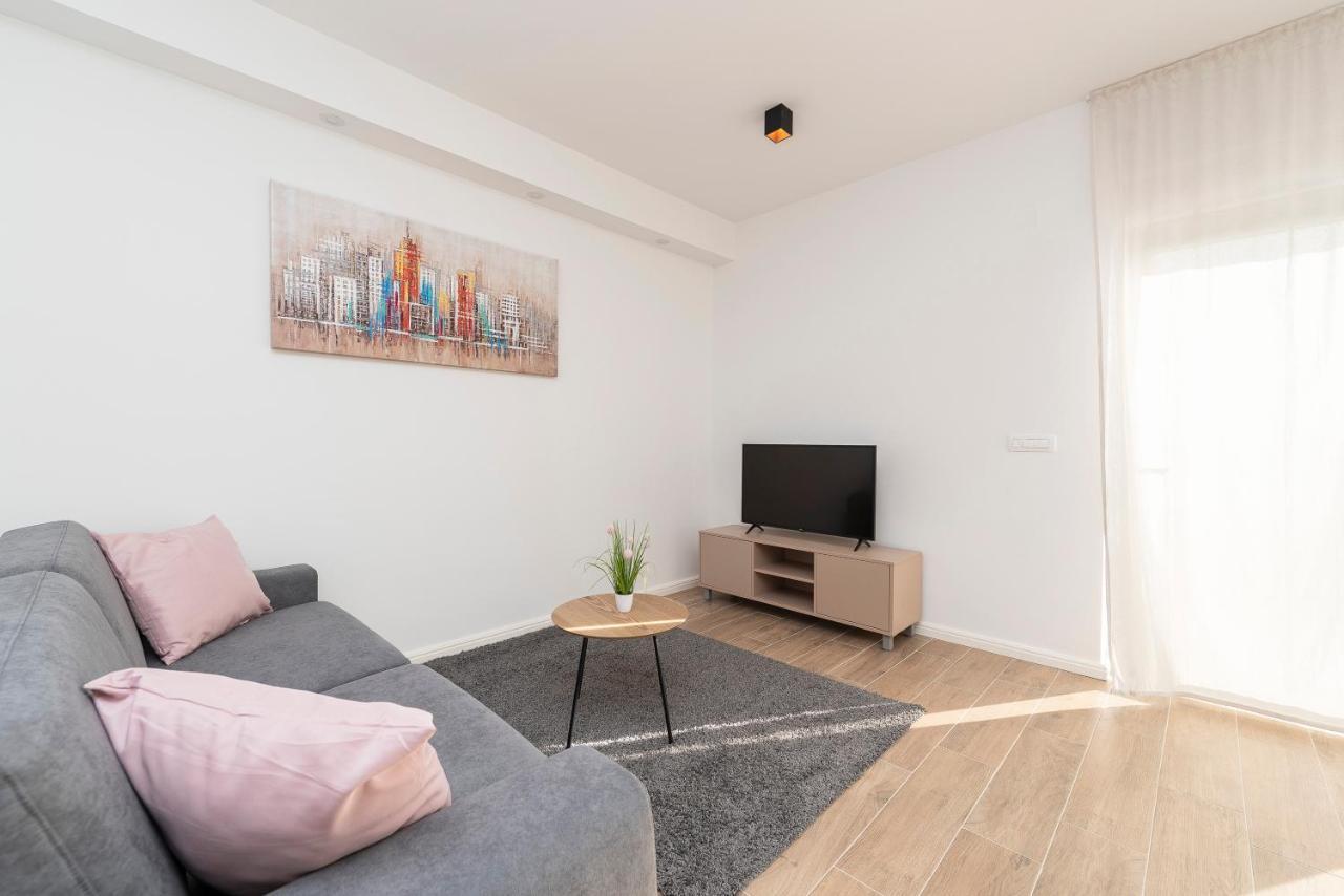 Villa Eni Apartments 2 Мандре Экстерьер фото