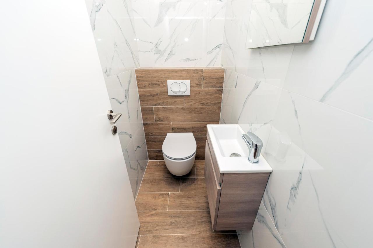 Villa Eni Apartments 2 Мандре Экстерьер фото