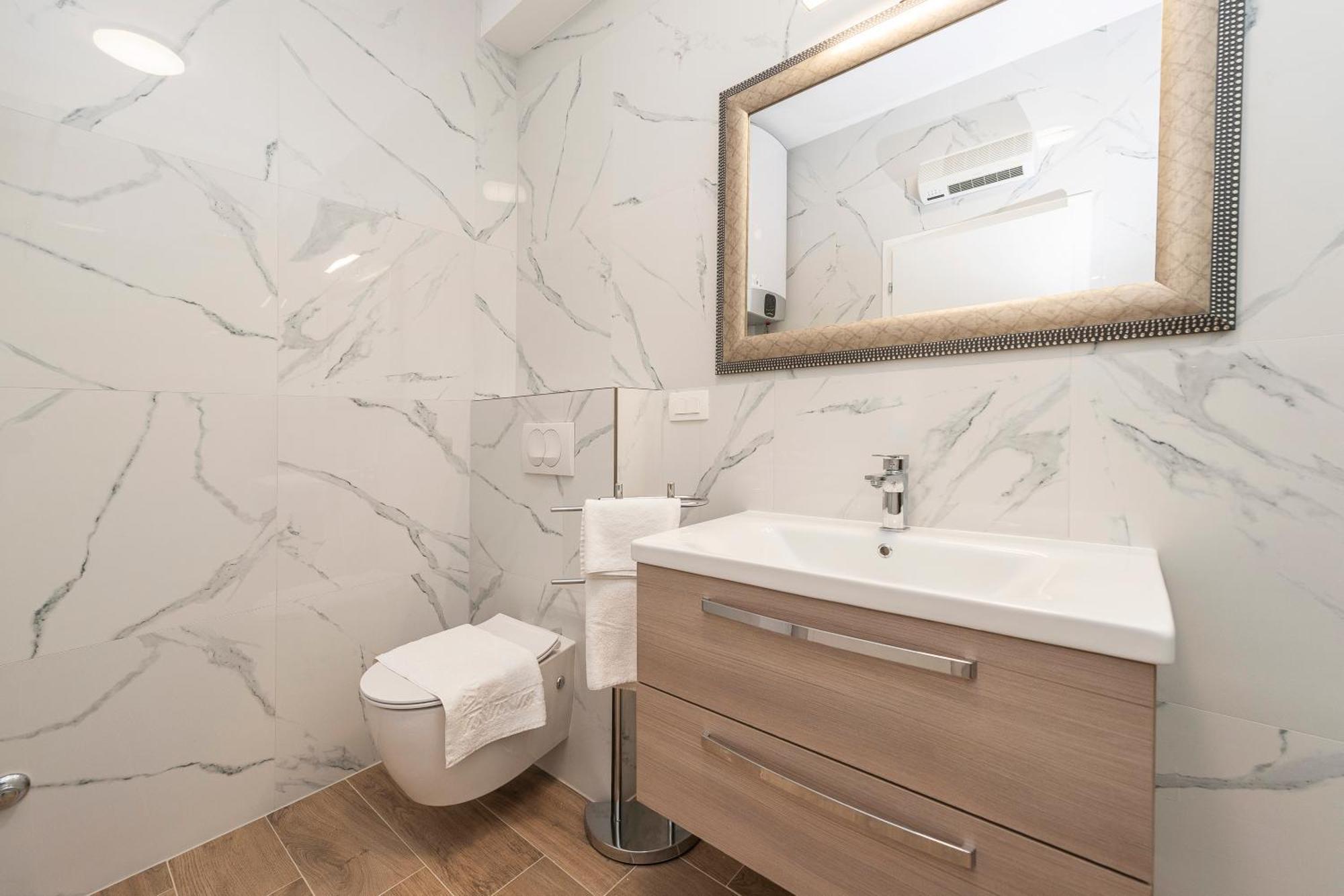 Villa Eni Apartments 2 Мандре Экстерьер фото