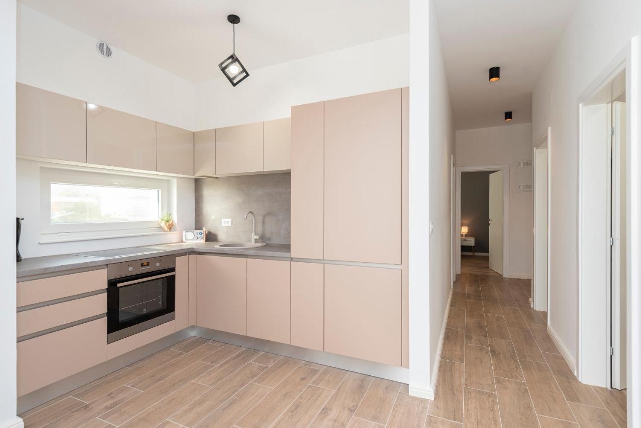 Villa Eni Apartments 2 Мандре Экстерьер фото