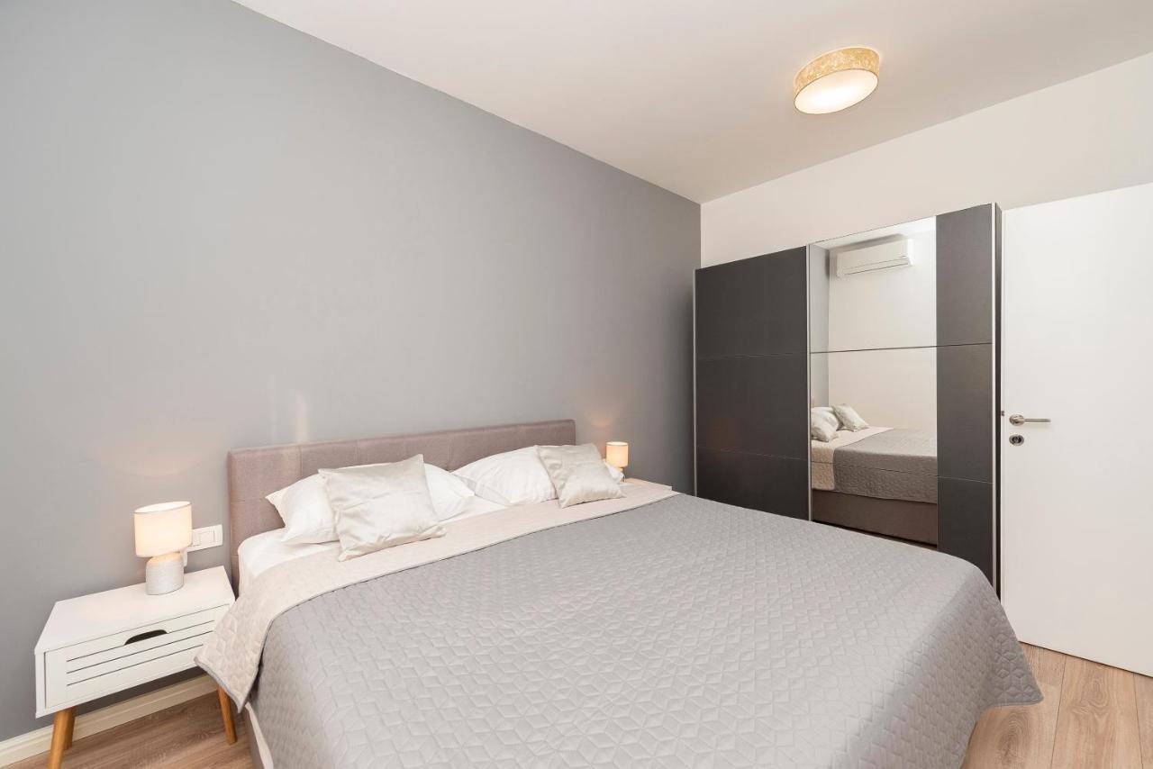 Villa Eni Apartments 2 Мандре Экстерьер фото