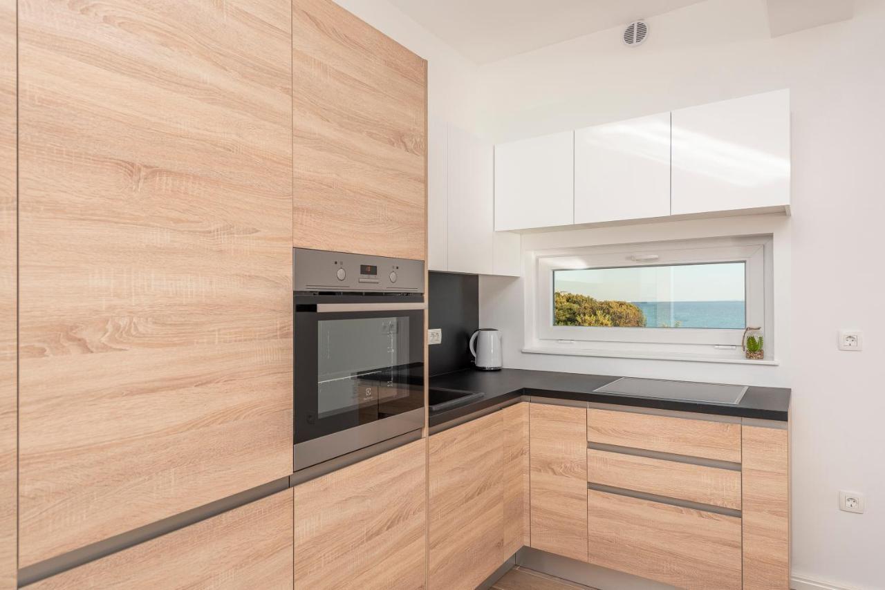 Villa Eni Apartments 2 Мандре Экстерьер фото